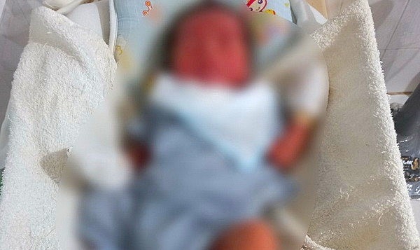 Lời nhắn bên cạnh bé trai sơ sinh bị bỏ rơi tại Nghệ An